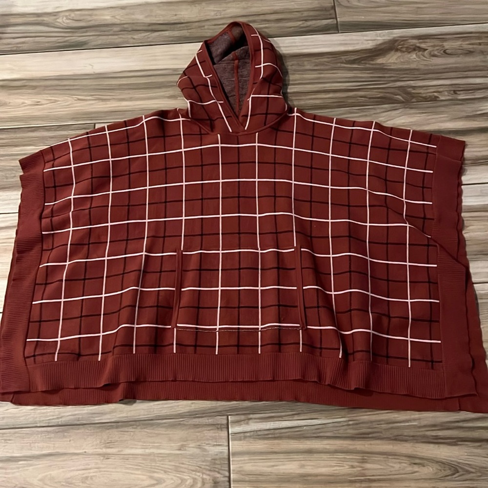 Tahari poncho